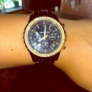 MICHAEL KORS BLACK AND GOLD WATCH